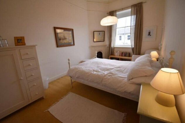 4 Bedroom Flat In City Centre Sleeps 8 - Photo3