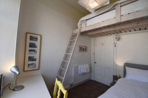4 Bedroom Flat In City Centre Sleeps 8 - Photo4