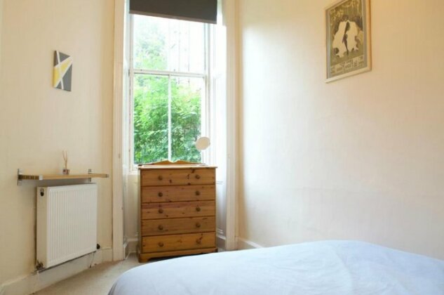 Beautiful 3 Bedroom Edinburgh Home - Photo3