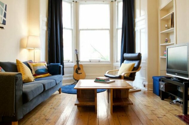 Beautiful 3 Bedroom Edinburgh Home - Photo4