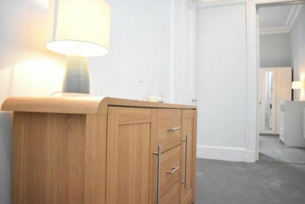 Beautiful and Spacious 2BR flat near the meadows - Photo3