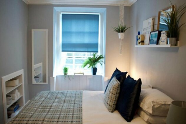 Beautiful City Centre Apartment with Garden - Photo3