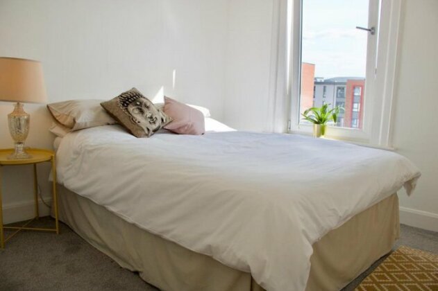 Bright 2 Bedroom Apartment Near Murrayfield - Photo3