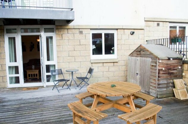 Bright 2 Bedroom Flat with Patio - Photo5