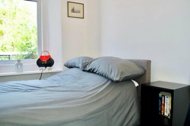 Bright And Comfortable 2 Bedroom Flat - Photo3