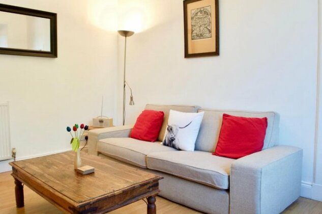 Bright And Comfortable 2 Bedroom Flat - Photo5