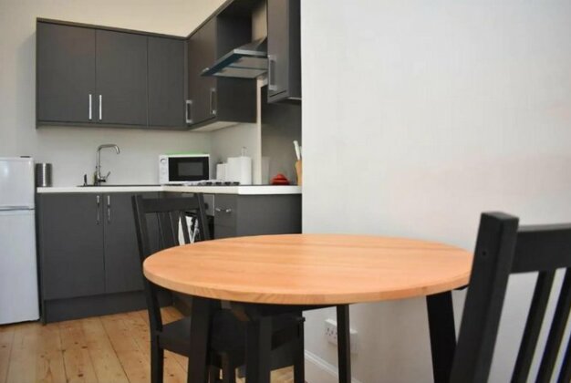 Bright & modern apartment for four in Morningside - Photo2