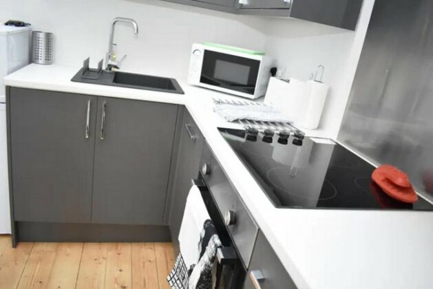 Bright & modern apartment for four in Morningside - Photo3