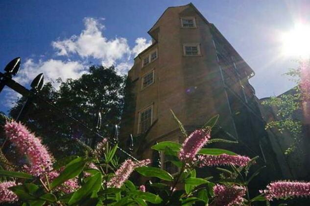 Castle Apartments Edinburgh