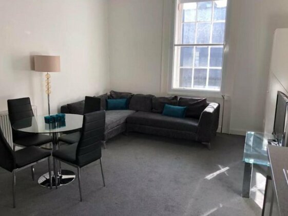 Central 3 Bedroom Flat Accommodates 6 - Photo2