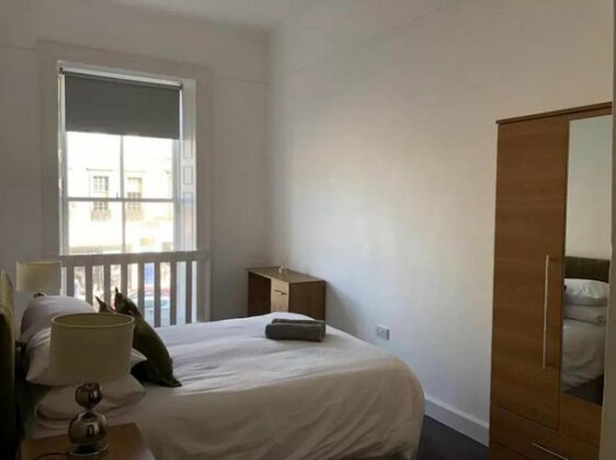 Central 3 Bedroom Flat Accommodates 6 - Photo5