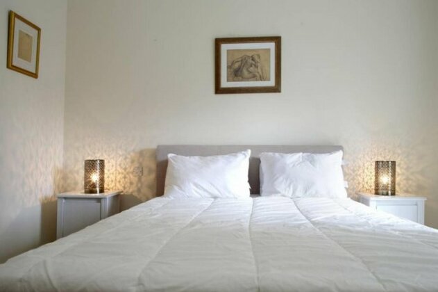 Converted Whiskey Bond 2 Bedroom Apartment 15 Minutes to Princes St/Royal Mile - Photo3