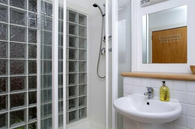 Converted Whiskey Bond 2 Bedroom Apartment 15 Minutes to Princes St/Royal Mile - Photo4