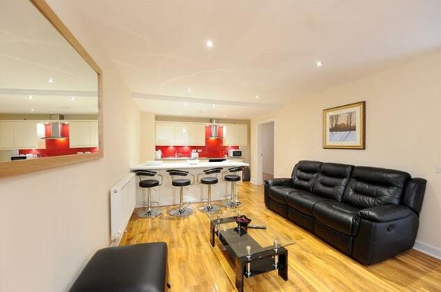 Edinburgh City Suites - Photo2