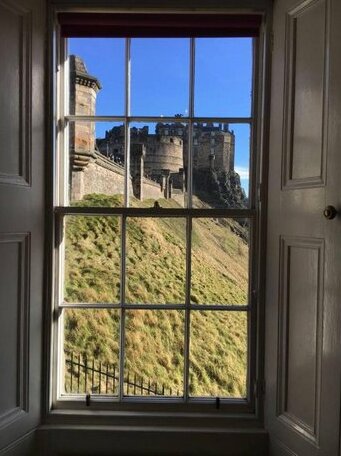 Historic Edinburgh Castle Views Central Apartment - Photo2