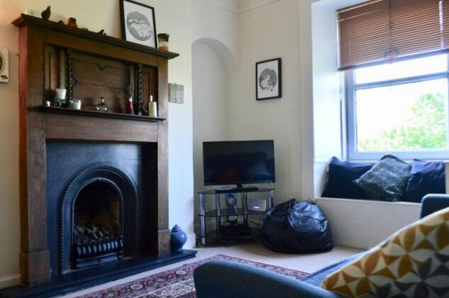 Modern 1 Bedroom Flat With Traditional Features - Photo2