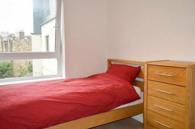 Modern 2 Bedroom Property in Central Edinburgh