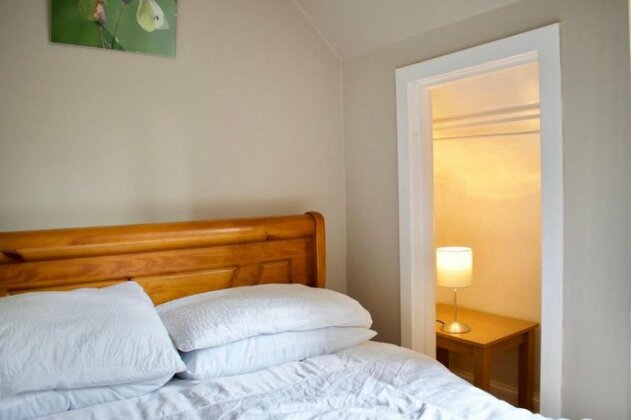 Modern And Charming 2 Bedroom Old Town Apartment - Photo3
