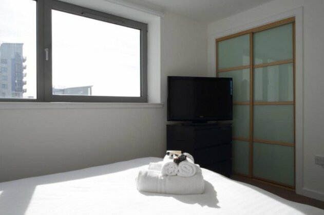 Modern Apartment with Free Parking and Sea Views - Photo3