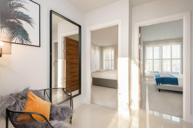 Silver Lining -Stunning 5 Penthouse with parking - Photo5