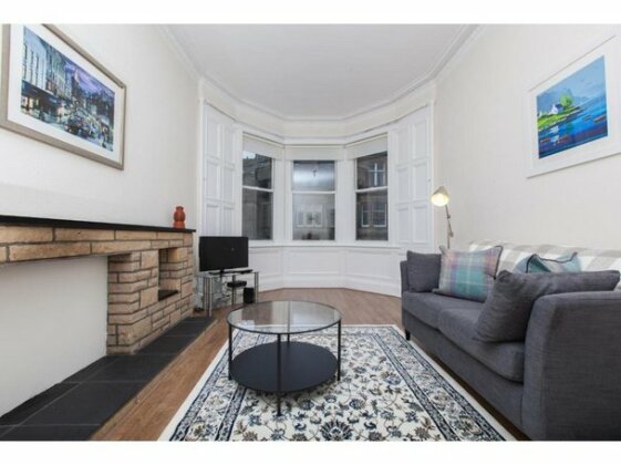 Spacious 2-BR Flat for 4 in Morningside - Photo2