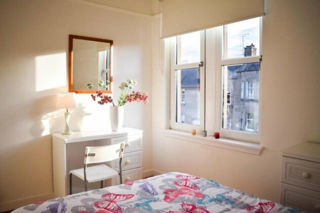 Spacious 3 Bedroom Apartment in Edinburgh - Photo5