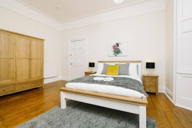 Spacious Family-Friendly Flat Near the West End