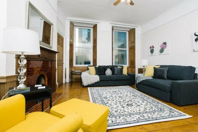 Spacious Family-Friendly Flat Near the West End - Photo2
