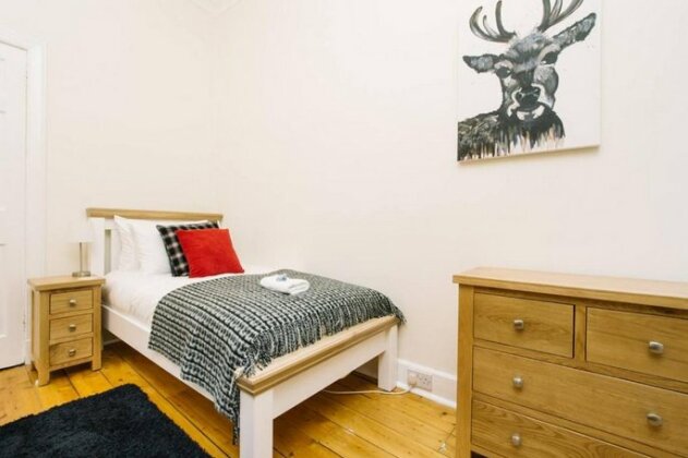 Spacious Family-Friendly Flat Near the West End - Photo4