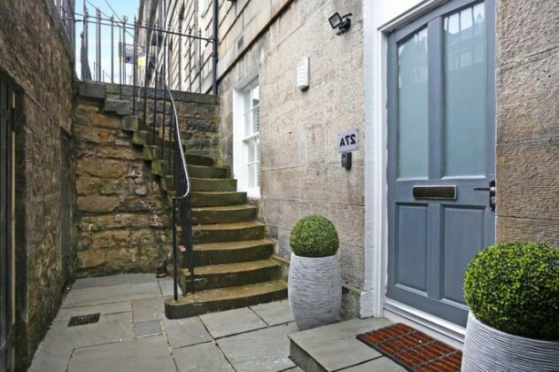 Stunning Newly Refurbished Apt With Private Entrance