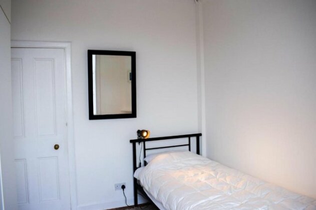Stylish 4 Bedroom Stockbridge Home - Photo5