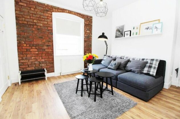 Stylish Flat in 1860's Listed Building for 5 - Photo2
