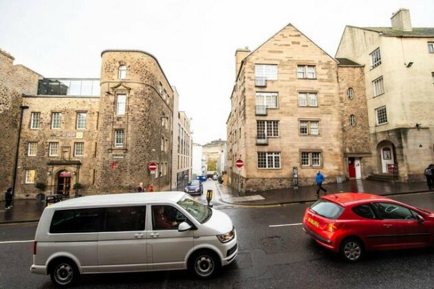 Stylish Royal Mile Apt Heart of Historic Old Town
