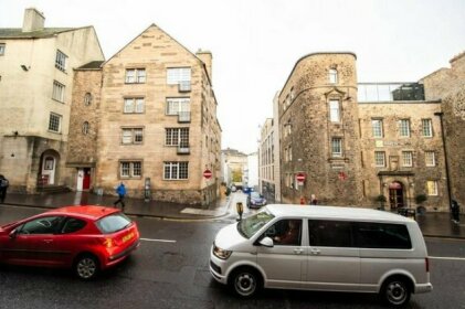 Stylish Royal Mile Apt Heart of Historic Old Town