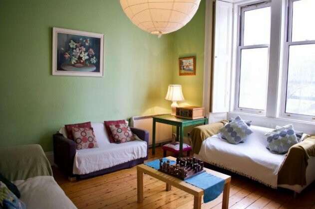 Traditional 3 Bedroom Apartment in Bruntsfield - Photo4