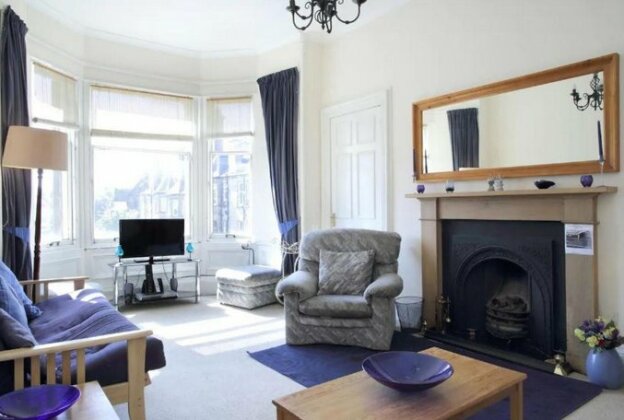 Traditional flat in affluent Morningside area - Photo2