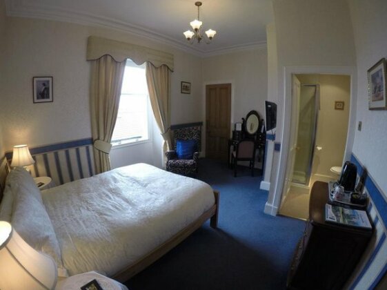 The Pines Guesthouse - Photo3