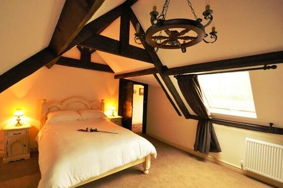 The Langley Arms Bed and Breakfast - Photo2