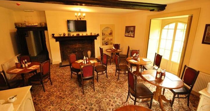 The Langley Arms Bed and Breakfast - Photo4