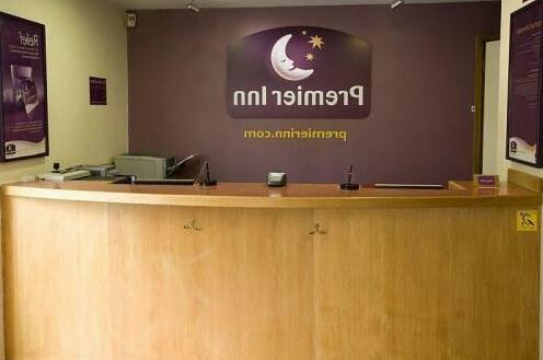 Premier Inn Epsom Central - Photo4