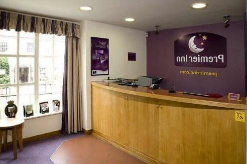 Premier Inn Epsom Central - Photo5