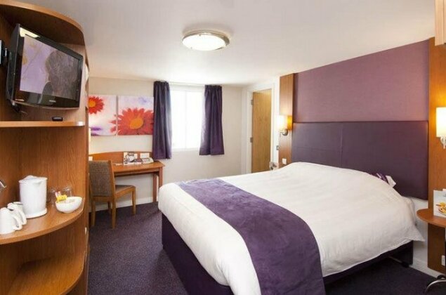 Premier Inn North Epsom - Photo2