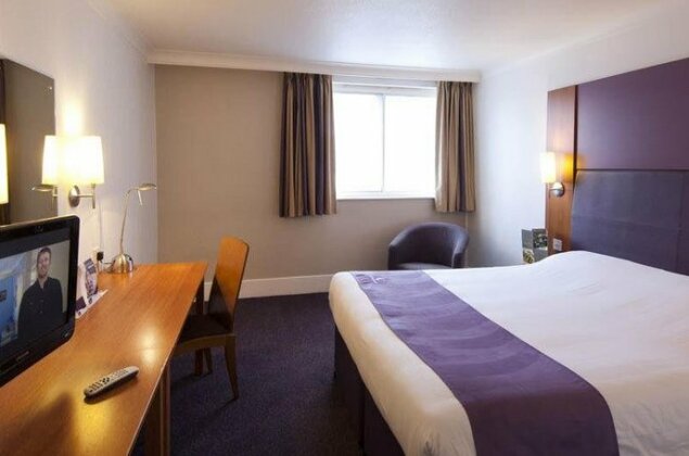 Premier Inn North Epsom - Photo4