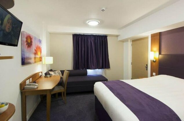 Premier Inn North Epsom - Photo5