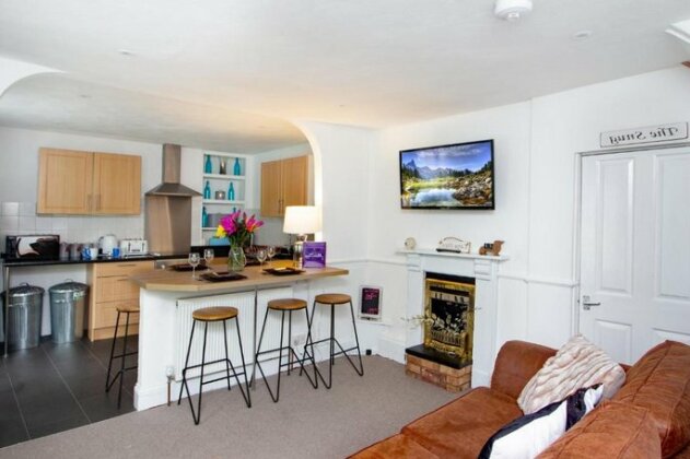 Modern Quirky Exeter City Cottage - Photo4