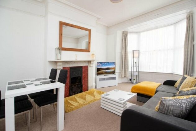 Serviced Apartments Exeter City Centre Sleeps 4 Free Parking - Photo2