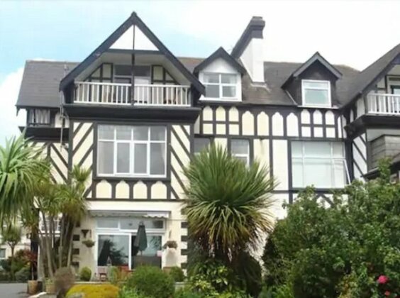 Tudor Court Guest House - Photo2