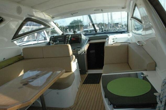 Sealine Luxury Motor Yacht - Photo4