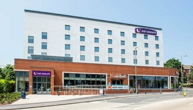 Premier Inn Farnborough Town - Photo2