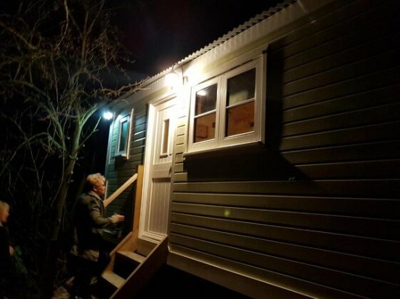 Waterside Shepherds Hut - Photo2